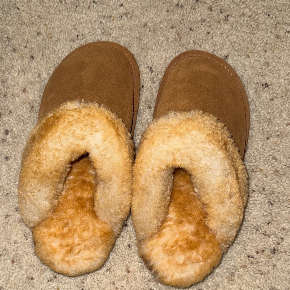 RJ’s Fuzzies Cozy Tan Shearling Women's Slippers